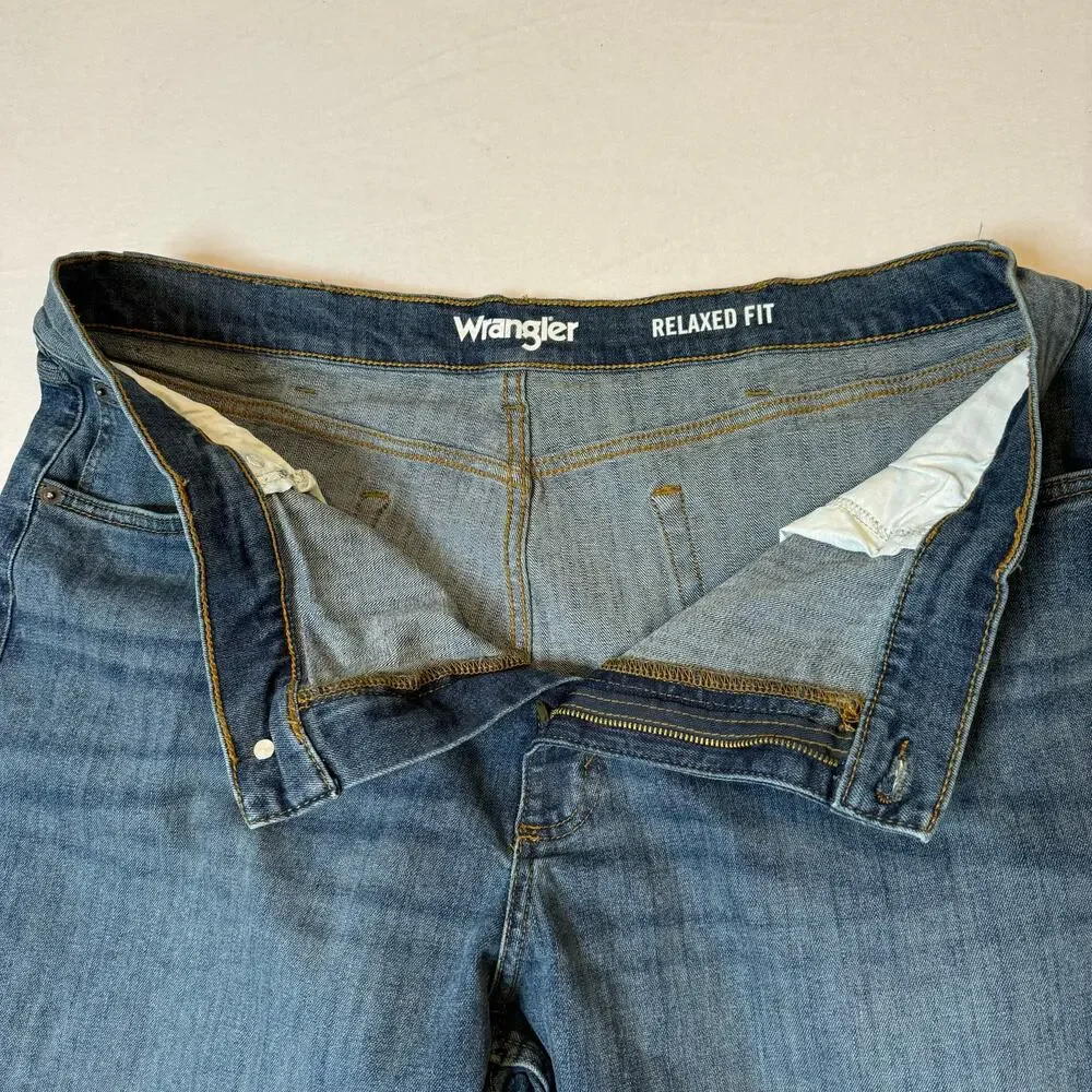 Wrangler Relaxed Fit Mens 38x30 Medium Wash 10mgw15ma 5 Pocket Zipper Fly EUC - Picture 4 of 8